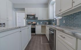 Uptown Cottage Newly Updated Home Near The Strand Galveston Harbor And Utmb